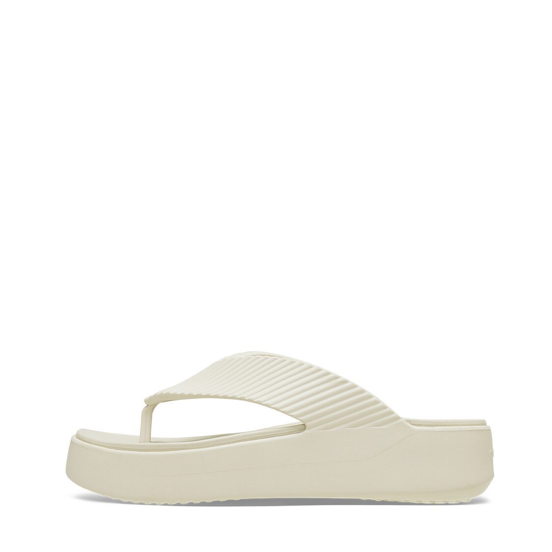 crocs-getaway-groove-platform-flip-sandstone-2537107